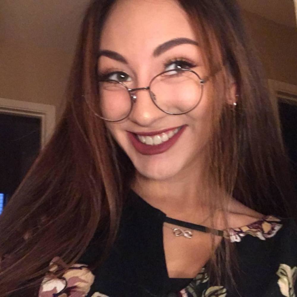 Meet your Posher, Kassandra